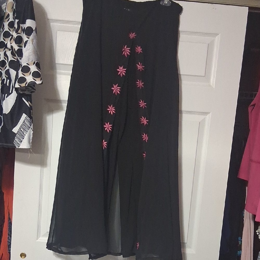 Elegant Black Wide Leg Pants with Pink Floral Design